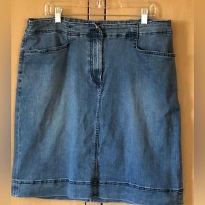 Talbots 16 W stretchy denim skirt. Pockets. Machine wash.